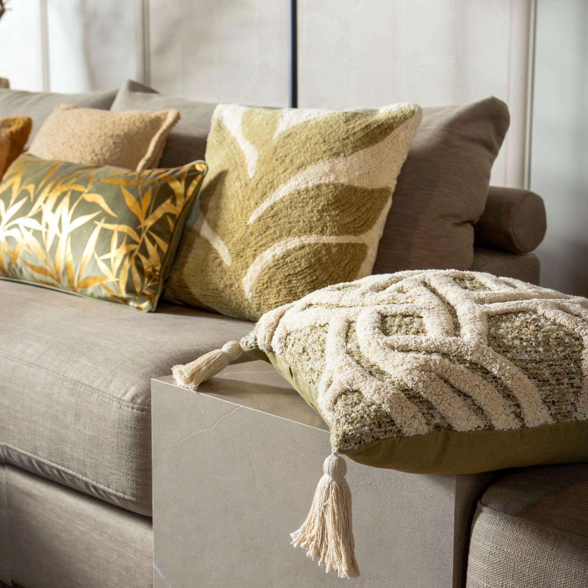 KATJA - sierkussen 30x50 cm - bladmotief - Sponge - groen