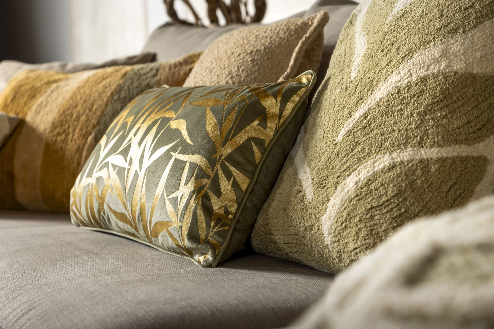 JUNA - sierkussen 45x45 cm - bladmotief - Sponge - groen