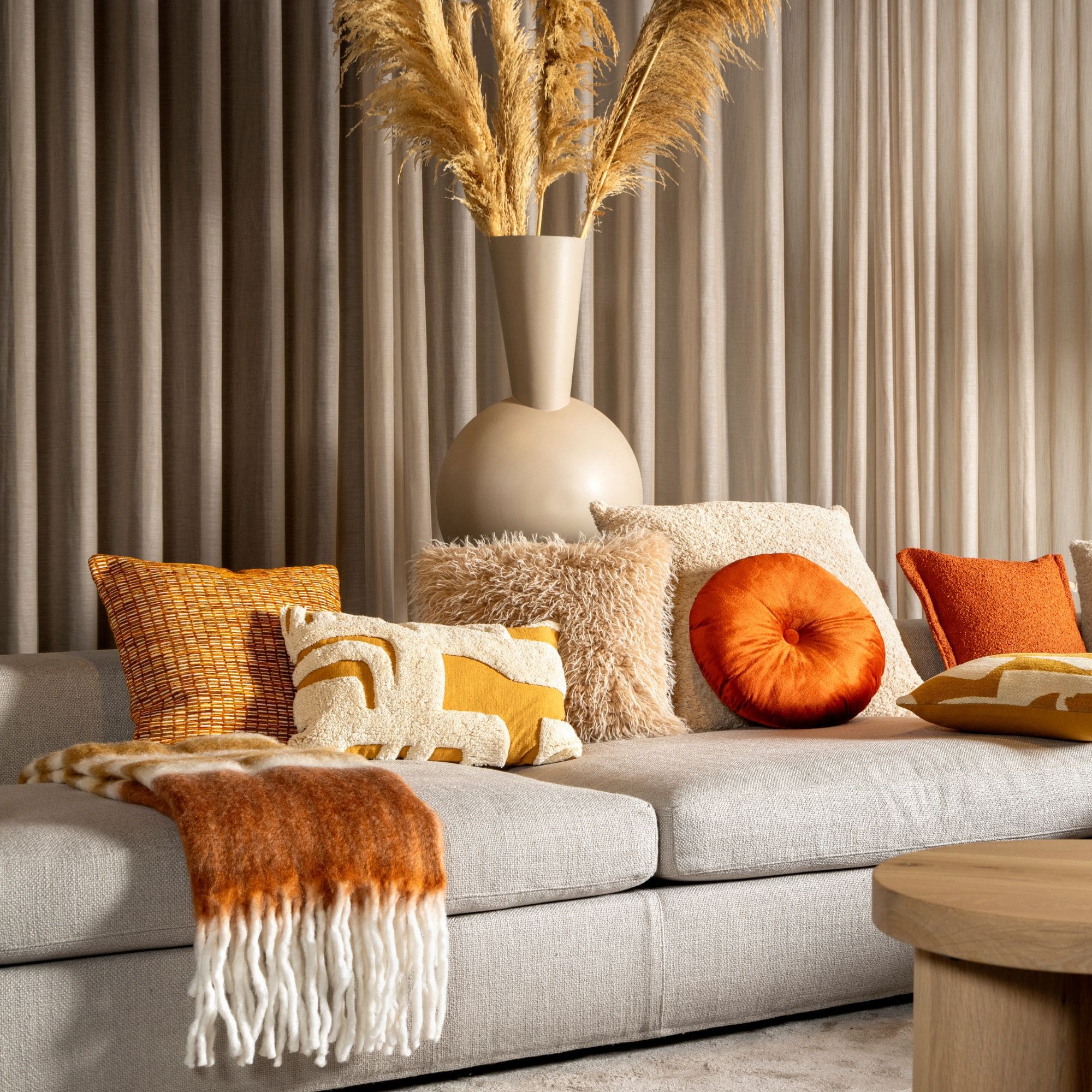 ERIN - sierkussen 45x45 cm - Potters Clay - geweven structuur - oranje