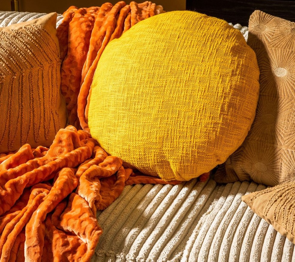 ABEY - Sierkussen rond van katoen 50 cm Golden Glow - geel