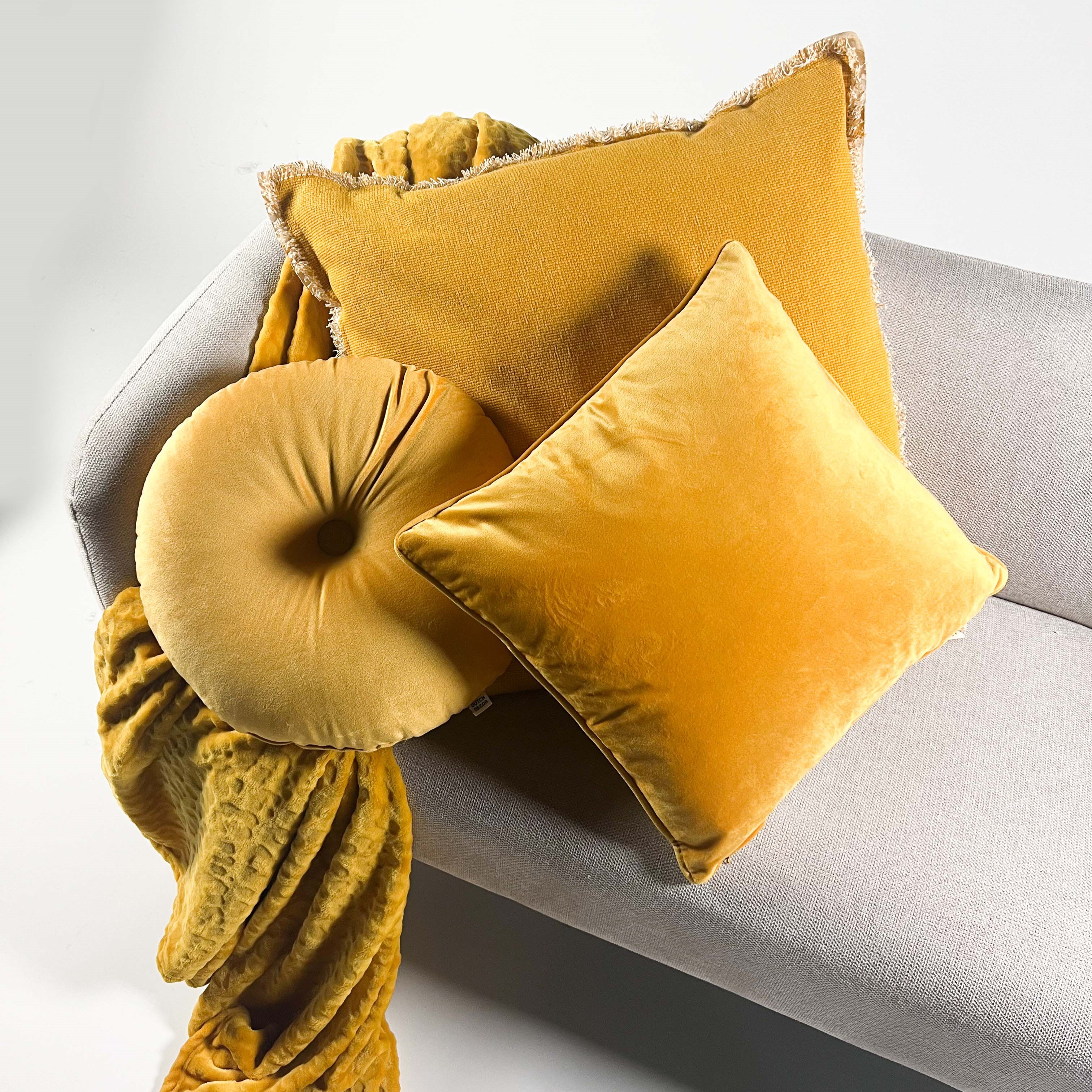 FINN - Kussenhoes 45x45 cm - velvet - effen kleur - Golden Glow - geel