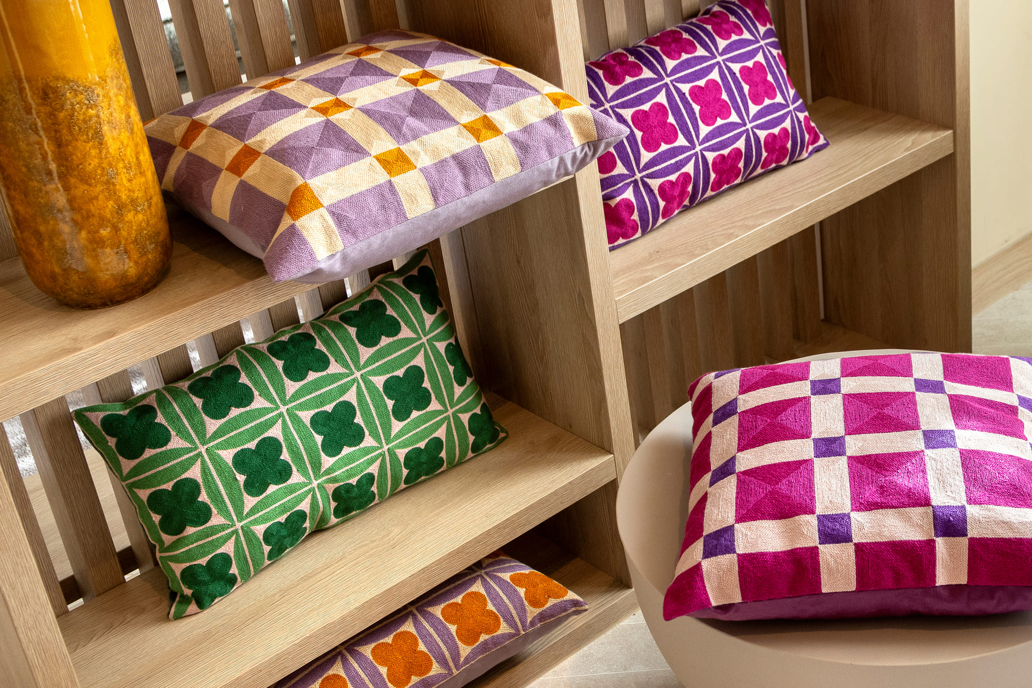 CLOVER - sierkussen 30x50 cm - geometrisch - geborduurd - Rhapsody - paars
