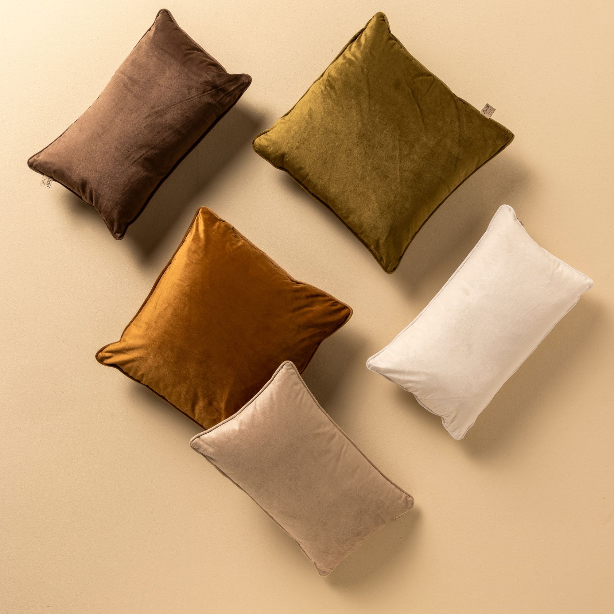 FINN - Sierkussen 30x50 cm - velvet - lendekussen - Chocolate Martini - donkerbruin