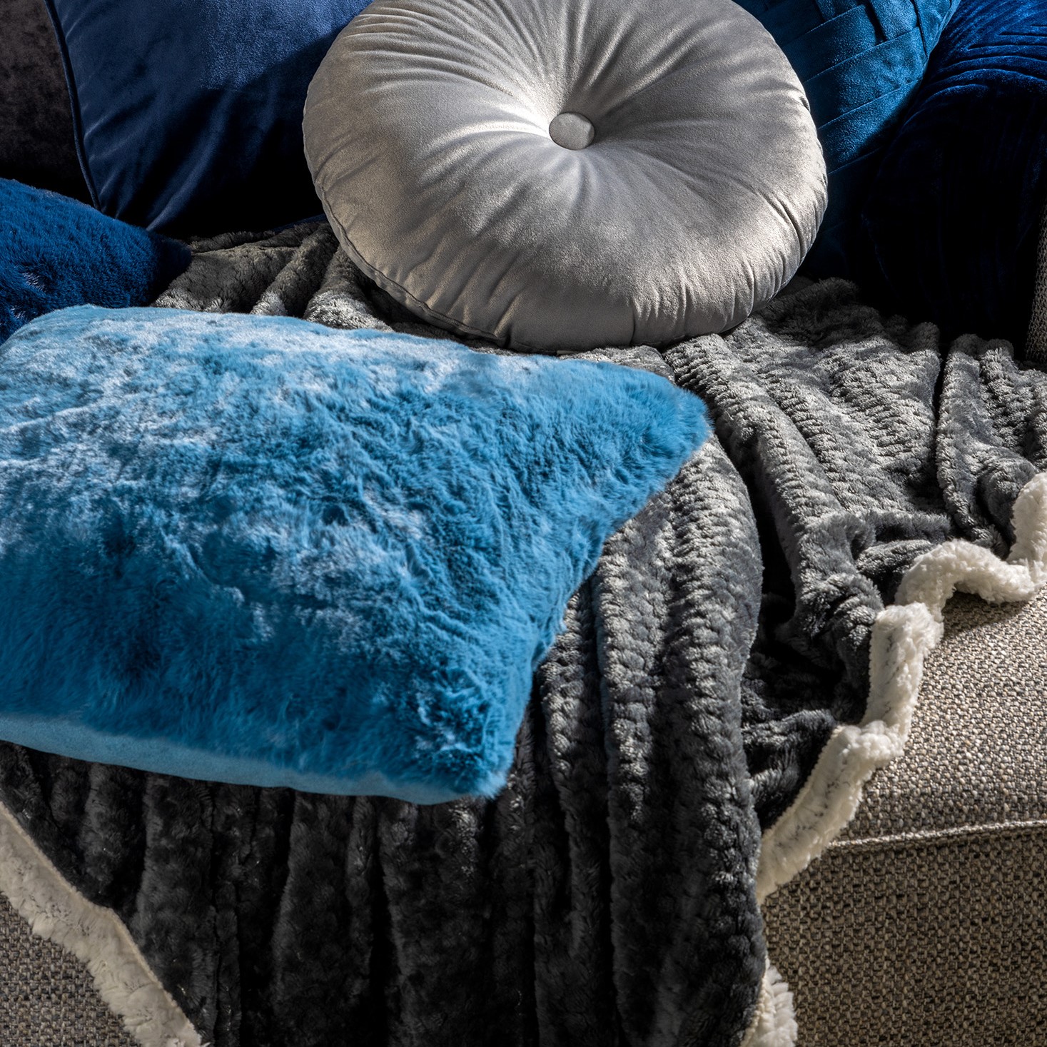 CODY - Plaid 150x200 cm - fleece deken met sherpa voering - Charcoal Gray - antraciet