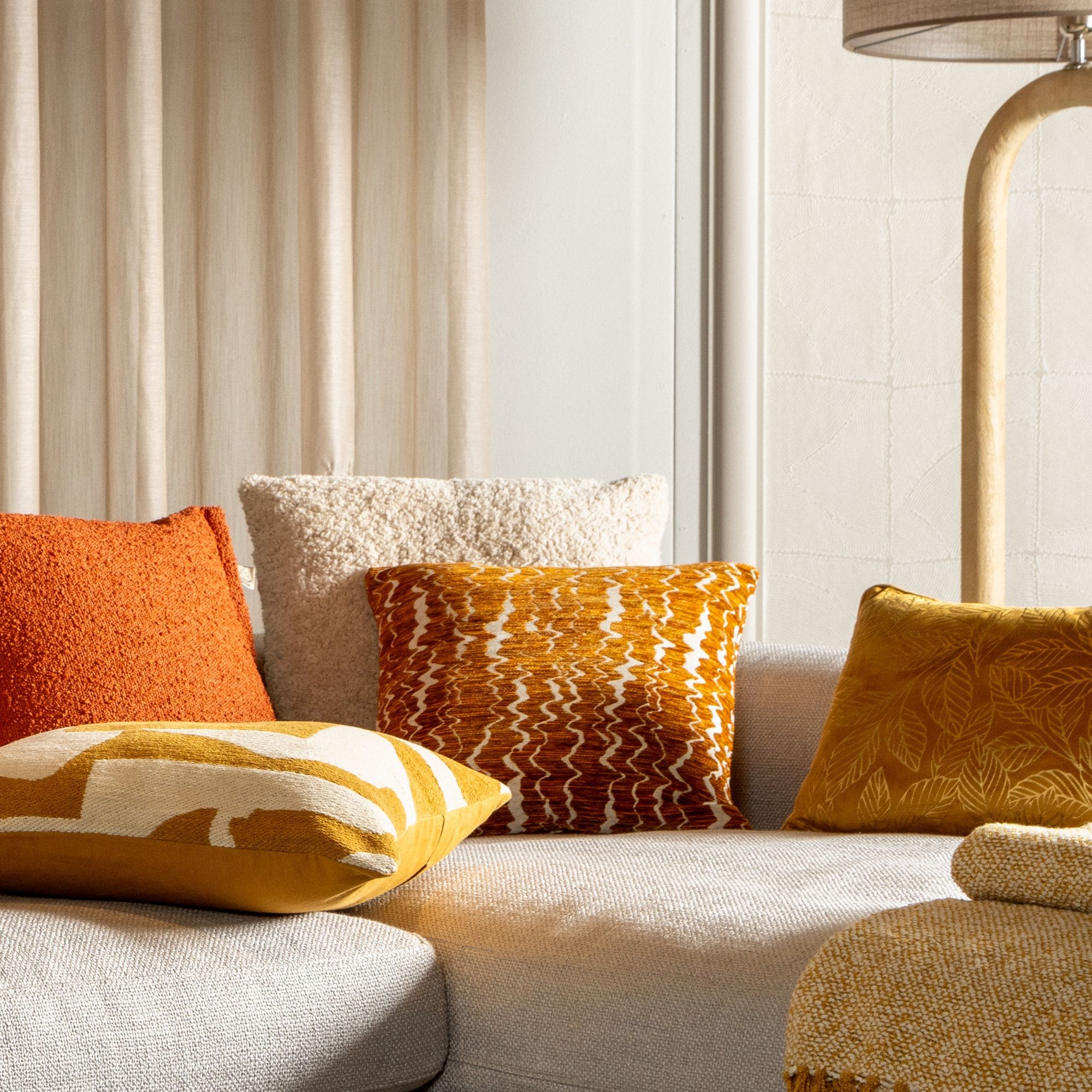 ERIN - sierkussen 45x45 cm - Potters Clay - geweven structuur - oranje