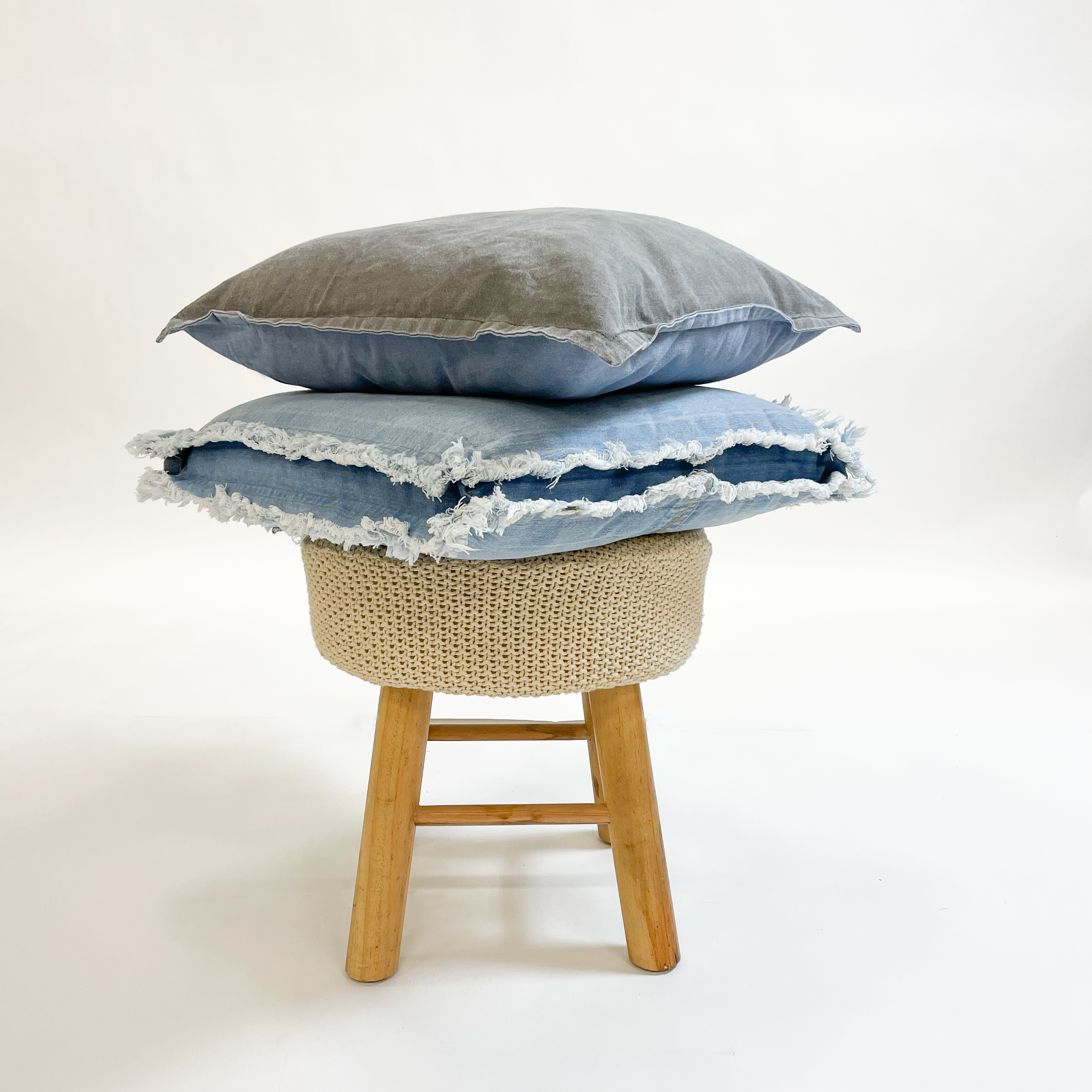 FUTON - Sierkussen denim - 50x50 cm - blauw - jeans - met rits - lounge kussen 