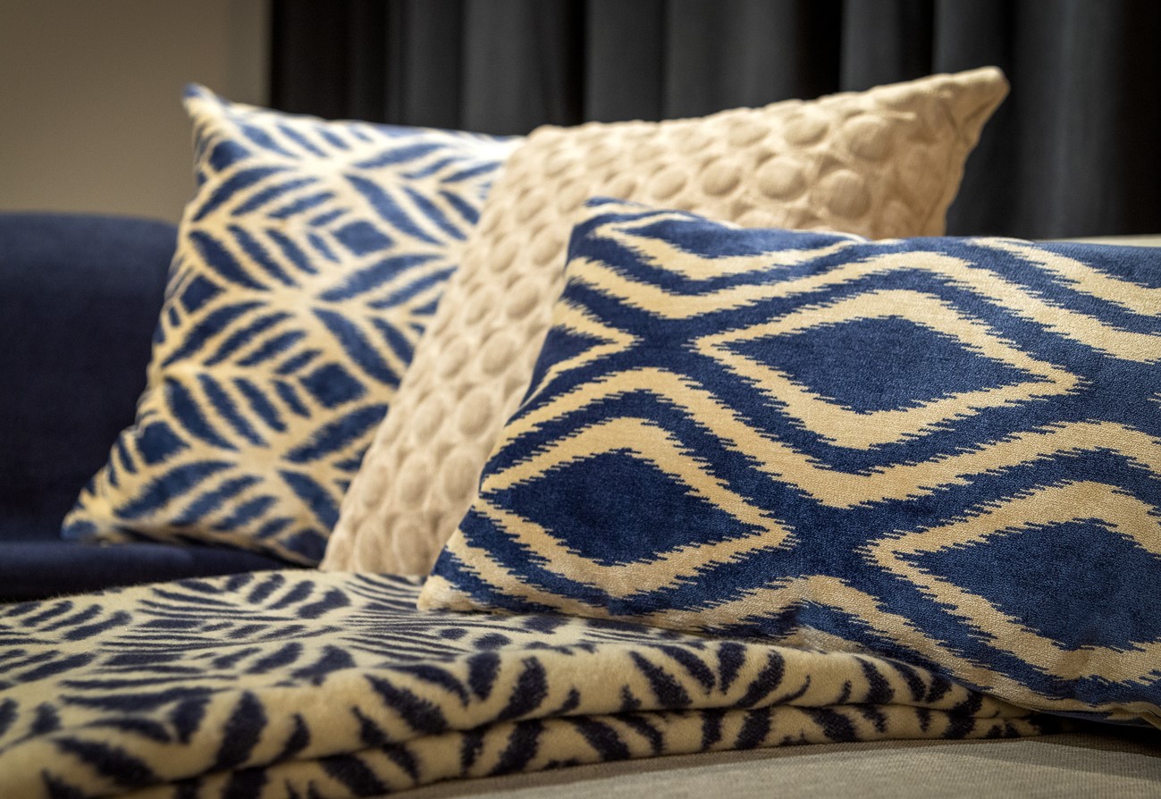 AMORA | Cushion 30x50 cm | Insignia Blue | Blue | Hoii | with durable cushion filling