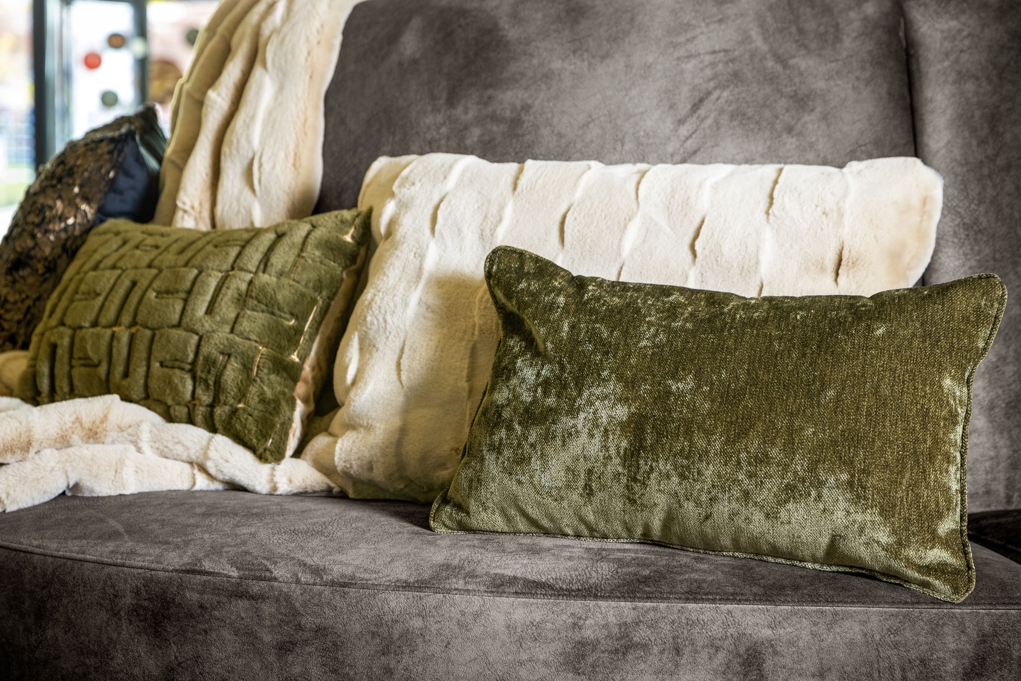 FERRE - sierkussen 40x60 cm - imitatiebont - Irish Cream - beige