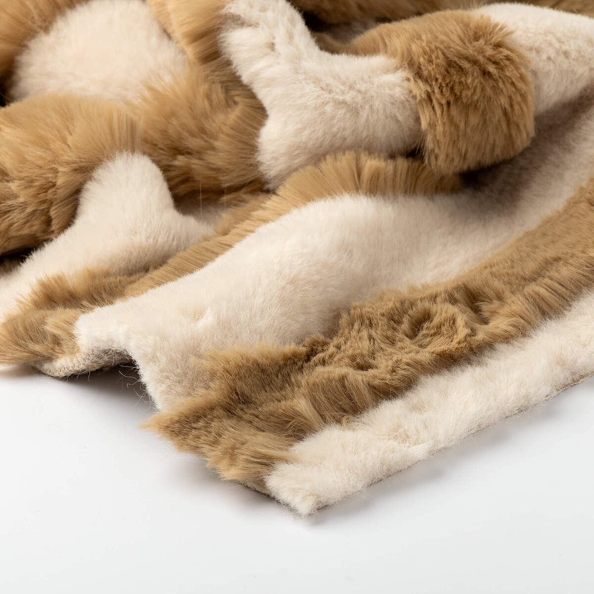 ELLIOT - plaid 130x160 cm - imitatiebont - Irish Cream - beige