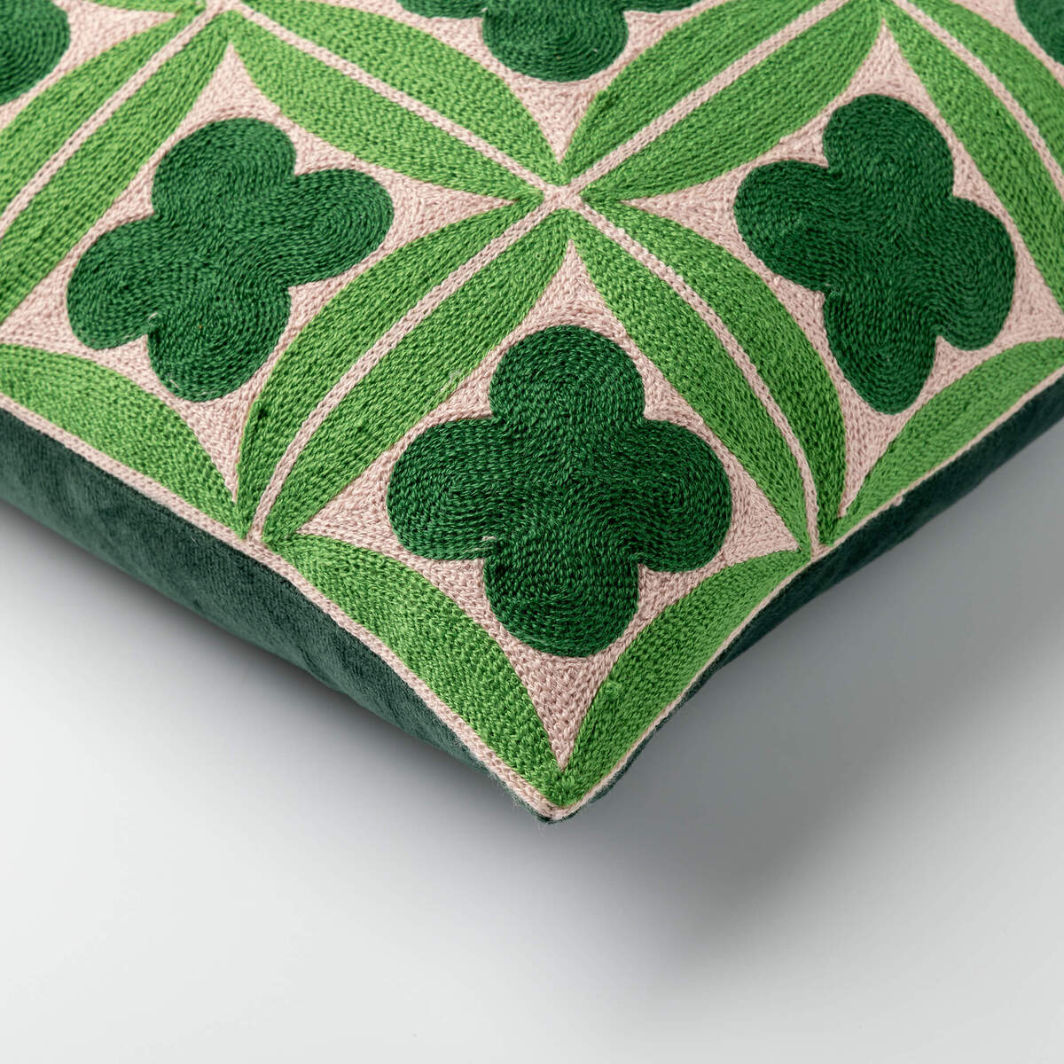 CLOVER - sierkussen 30x50 cm - Courtyard - groen