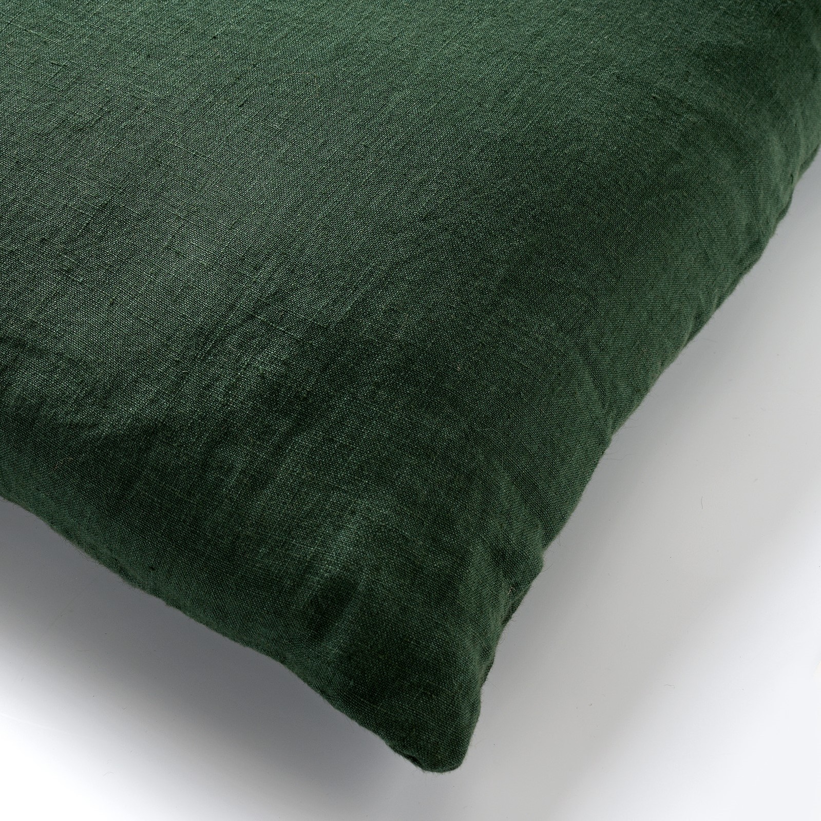 LINN - Kussenhoes 45x45 cm - 100% linnen - effen kleur - Mountain View - donkergroen LINN - Kussenhoes 45x45 cm - 100% linnen - effen kleur - Mountain View - donkergroen