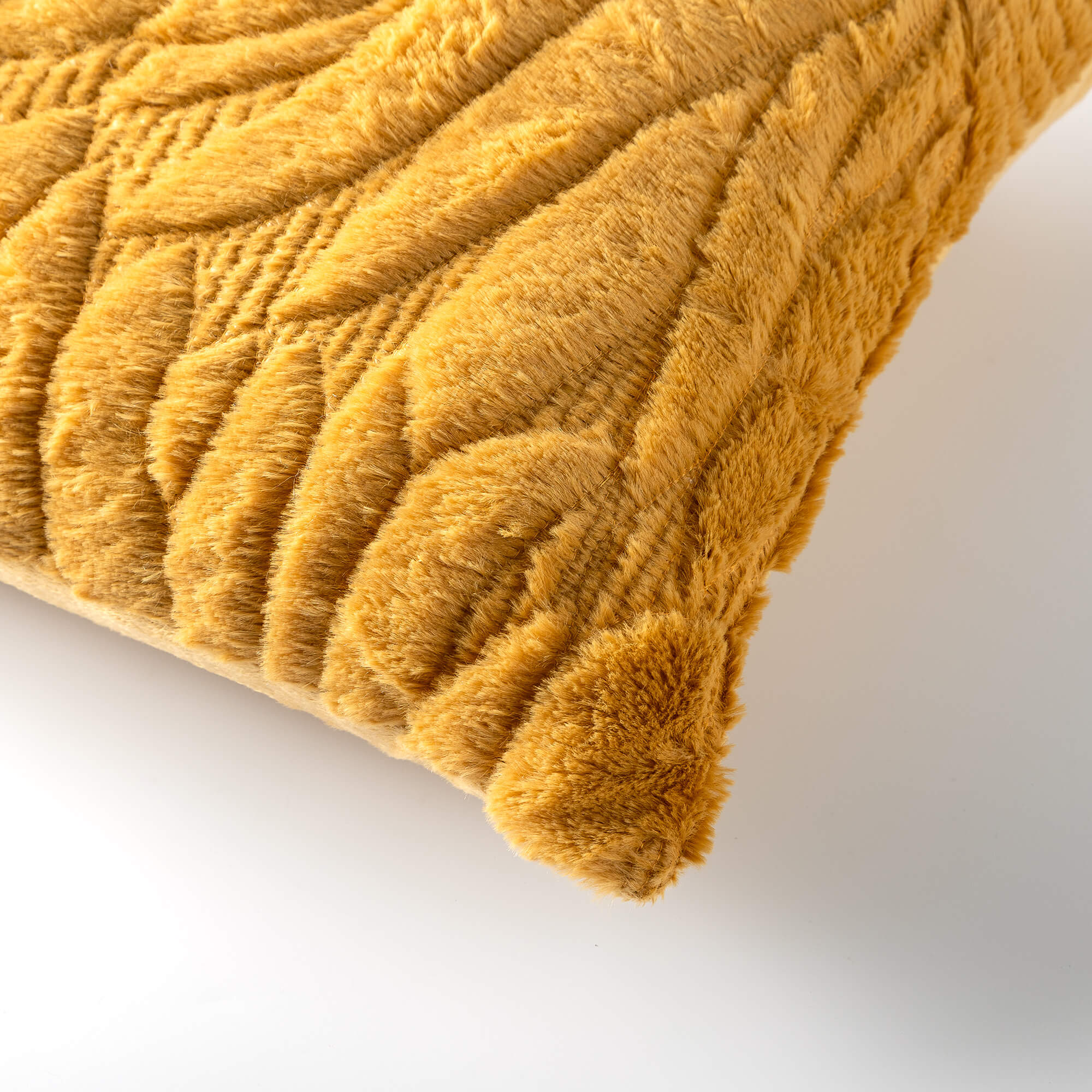 ADA - Sierkussen 40x60 cm - 3D bladmotief - Chai Tea - geel