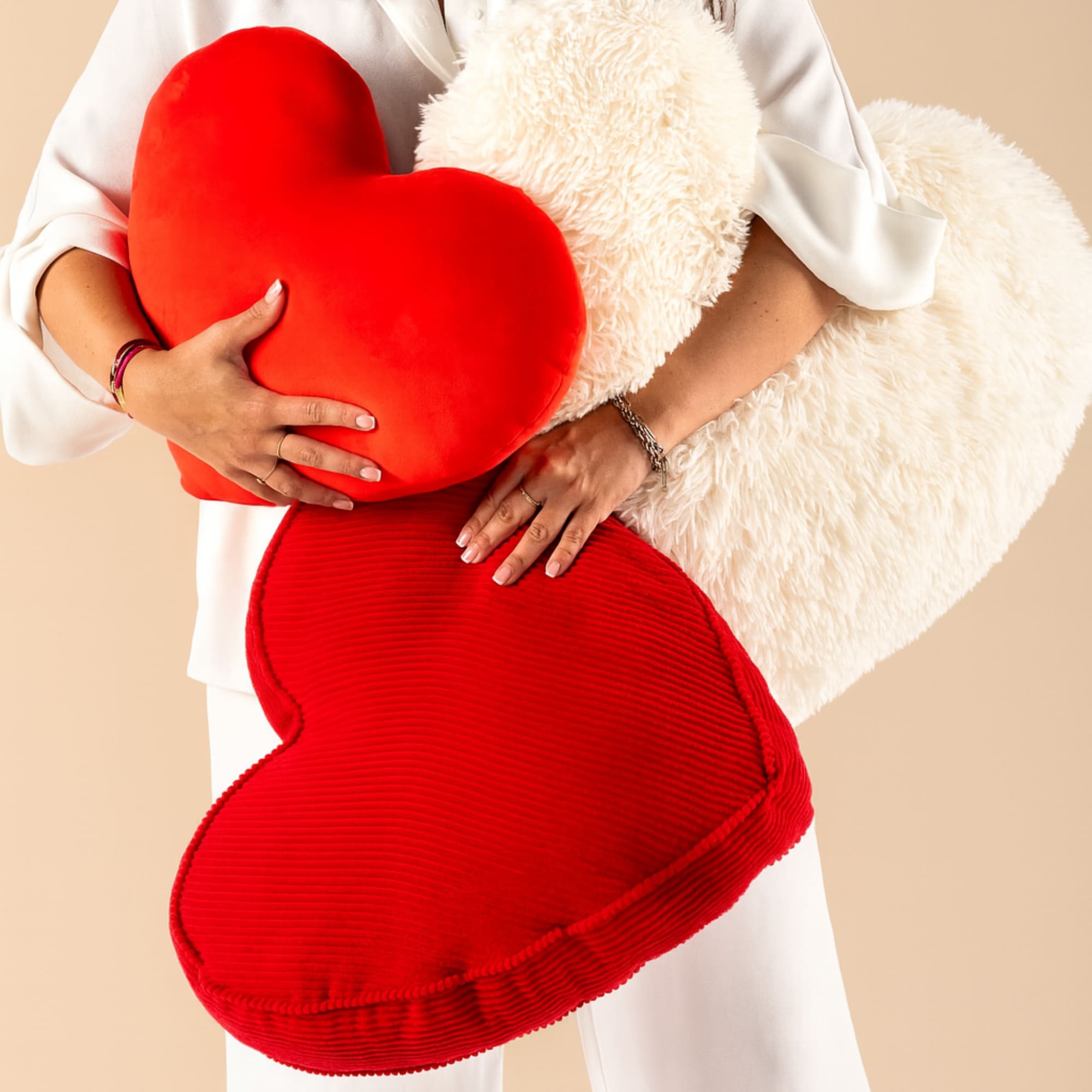 LOVE - sierkussen 40x40 cm - hart - True Red - rood