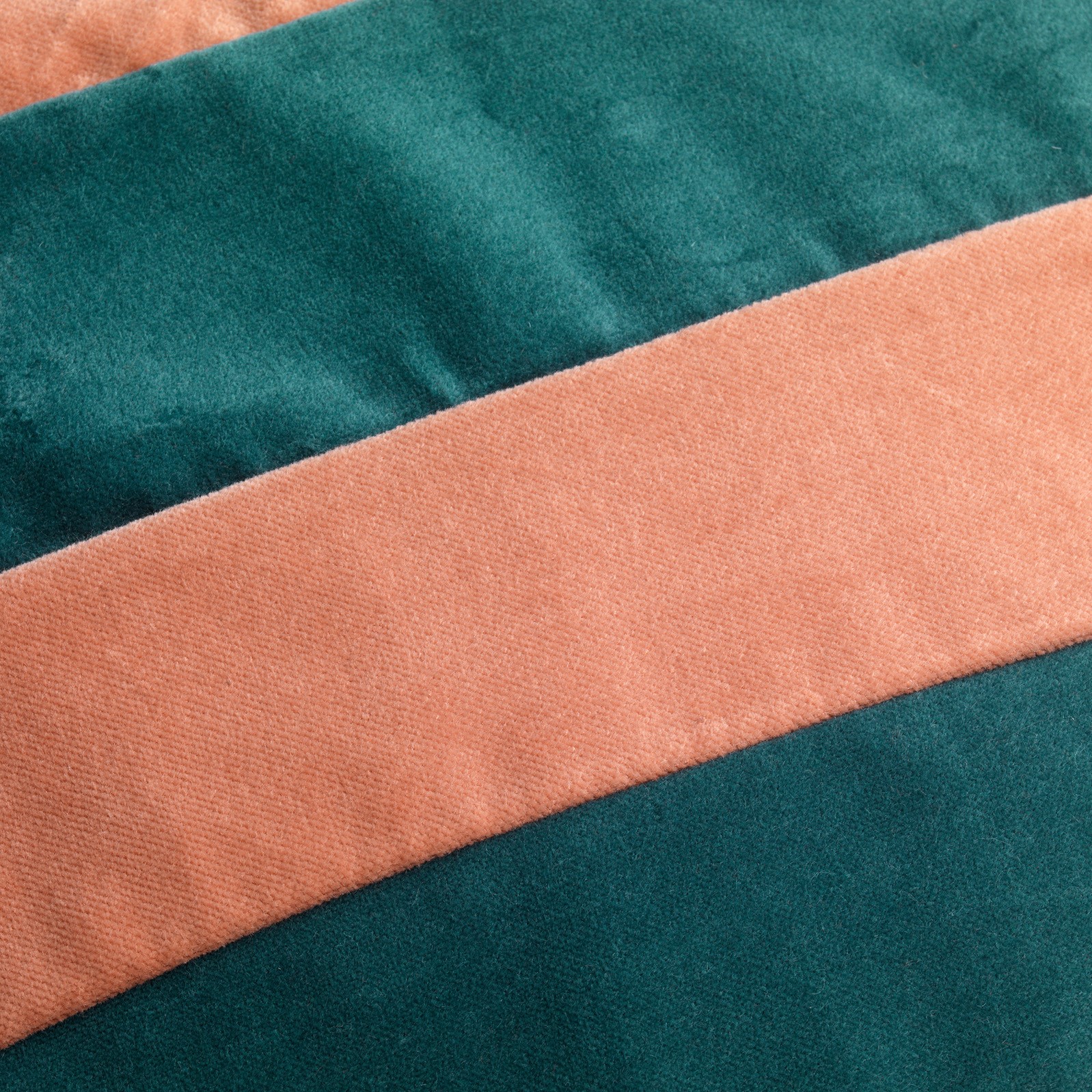 PEBBE - Kussenhoes velvet 45x45 cm - sagebrush green - groen - strepen PEBBE - Kussenhoes velvet 45x45 cm - sagebrush green - groen - strepen
