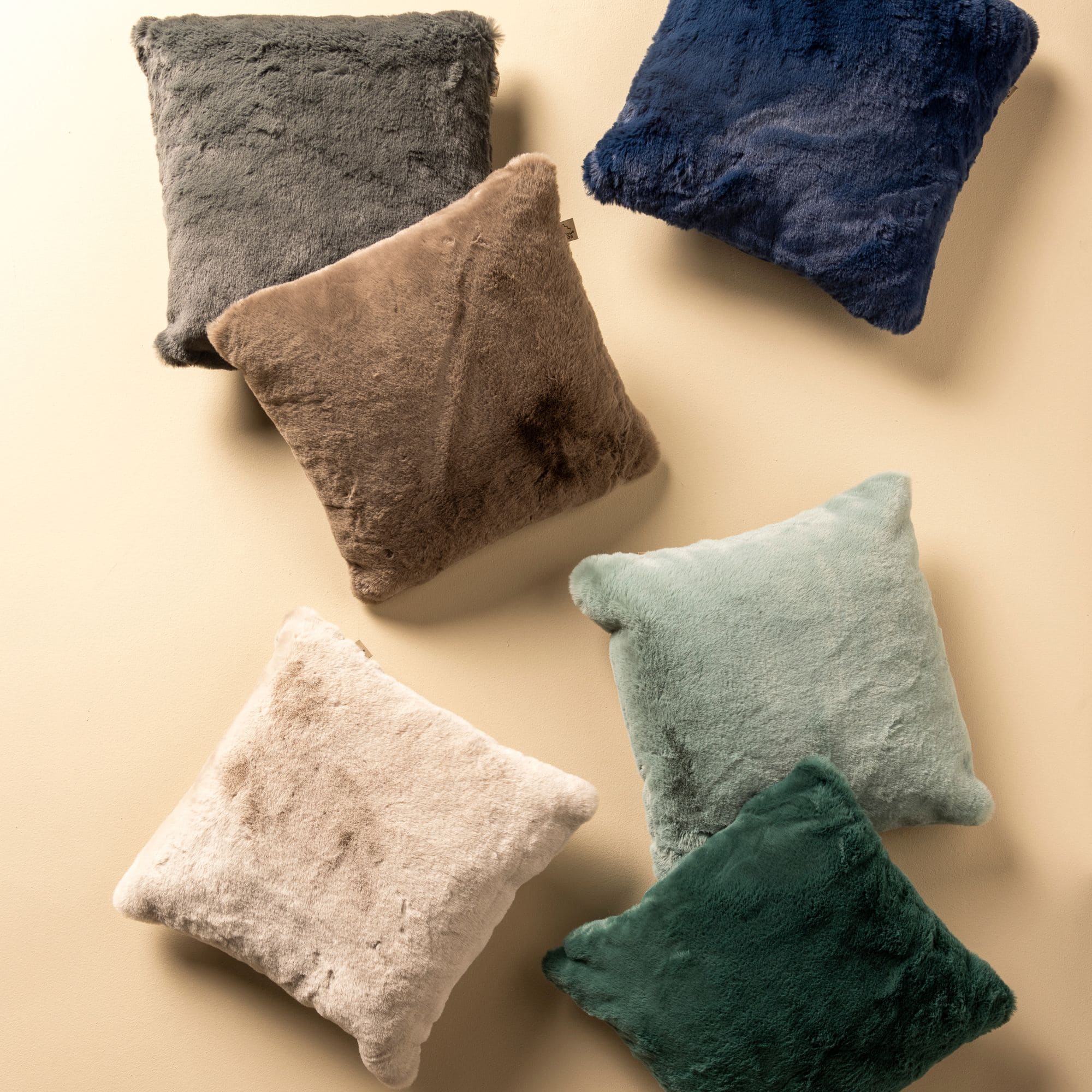 ZAYA - Sierkussen 45x45 cm - bontlook - effen kleur - Micro Chip - grijs