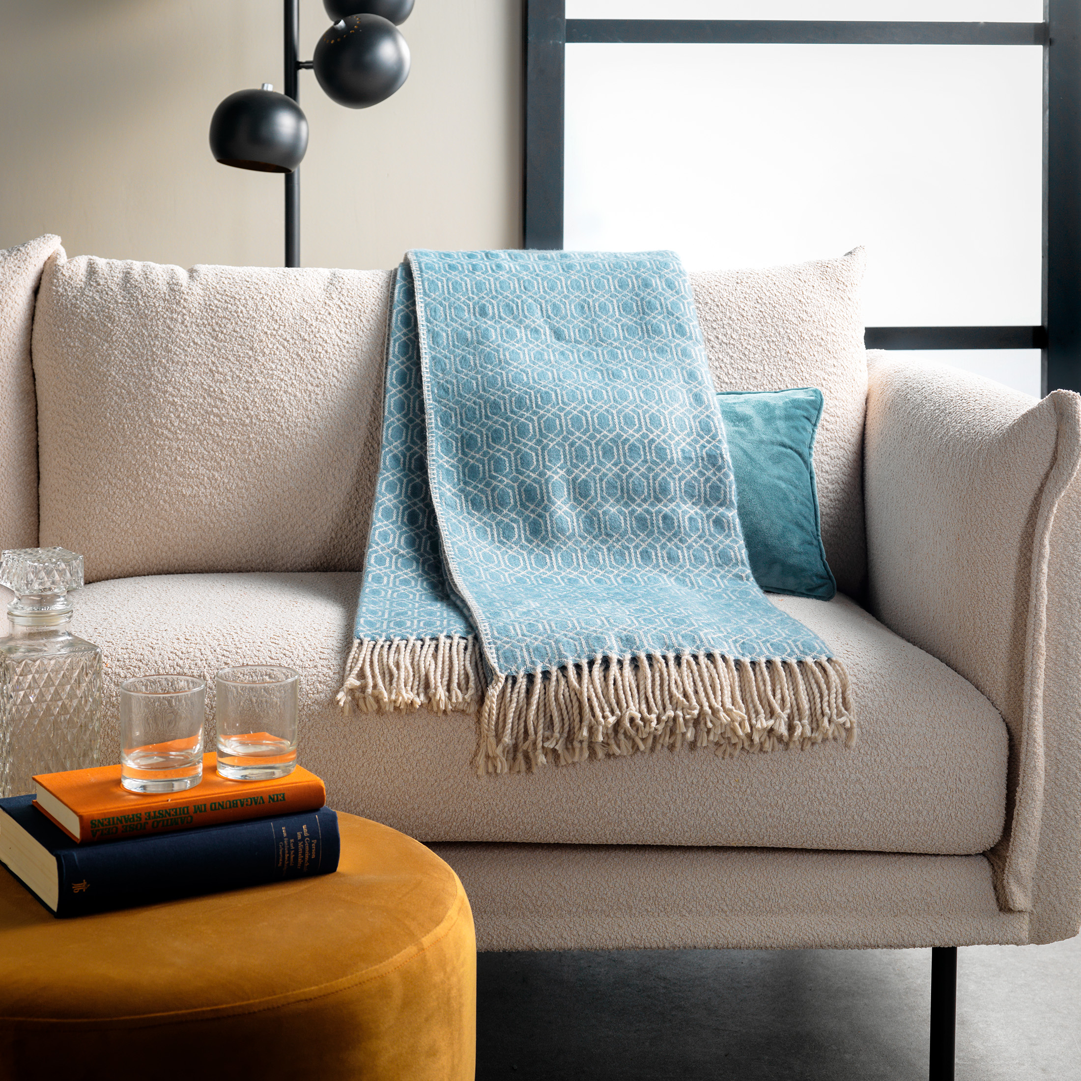 ELODIE - Plaid 140x180 cm - Sagebrush Green - lichtgroen & beige - franjes - geometrisch patroon ELODIE - Plaid 140x180 cm - Sagebrush Green - lichtgroen & beige - franjes - geometrisch patroon