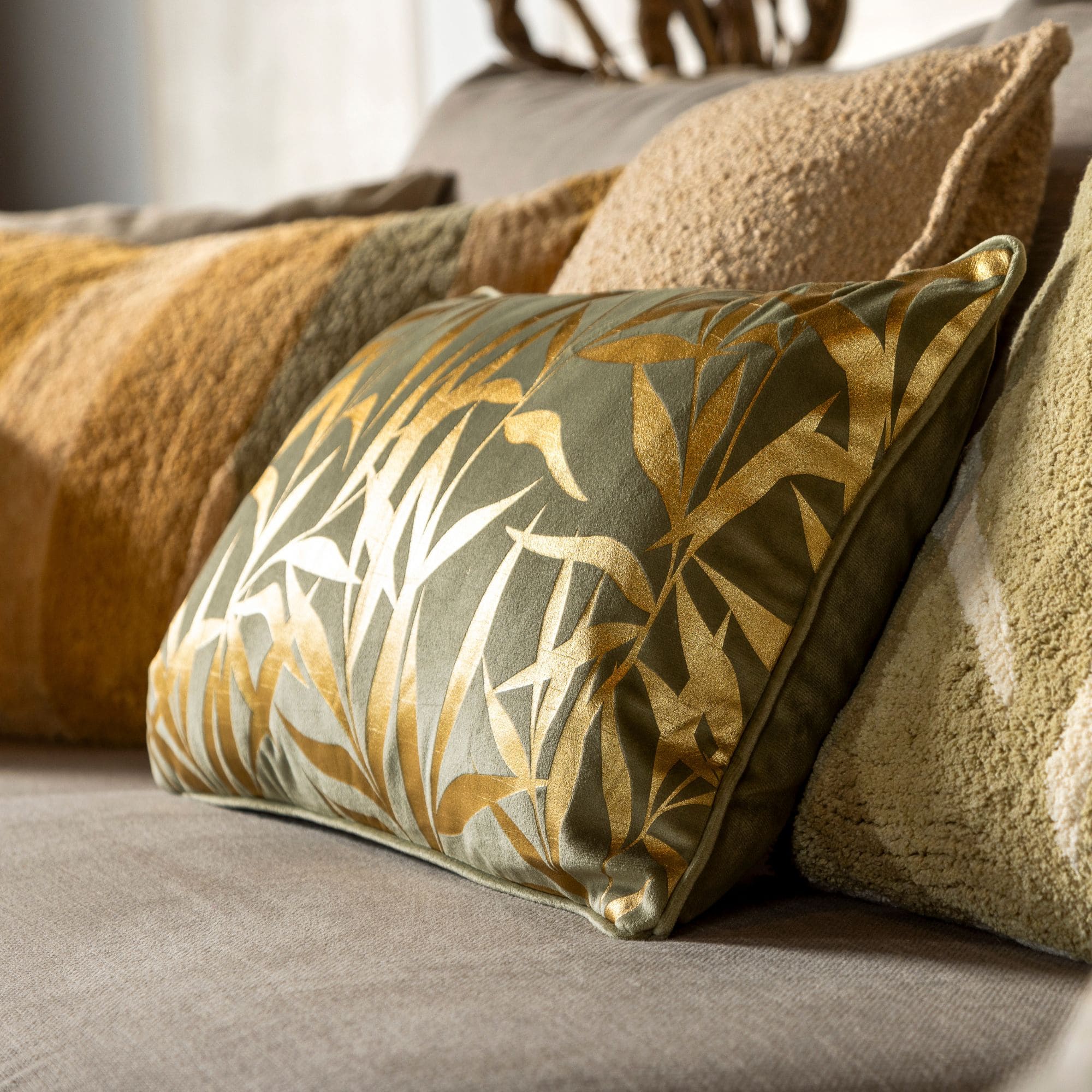 KATJA - sierkussen 30x50 cm - bladmotief - Sponge - groen