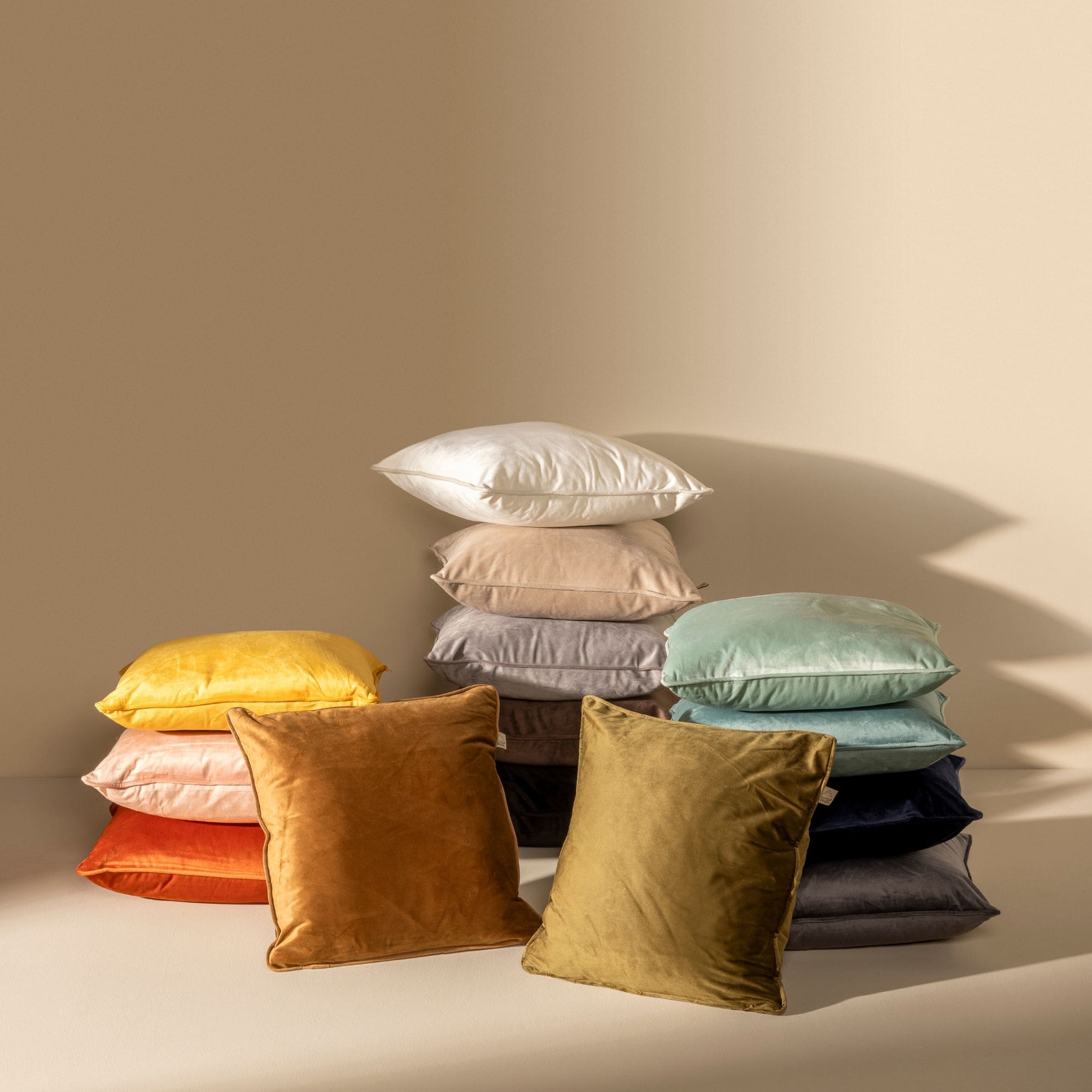 FINN - Sierkussen 60x60 cm - velvet - effen kleur - Muted Clay - roze