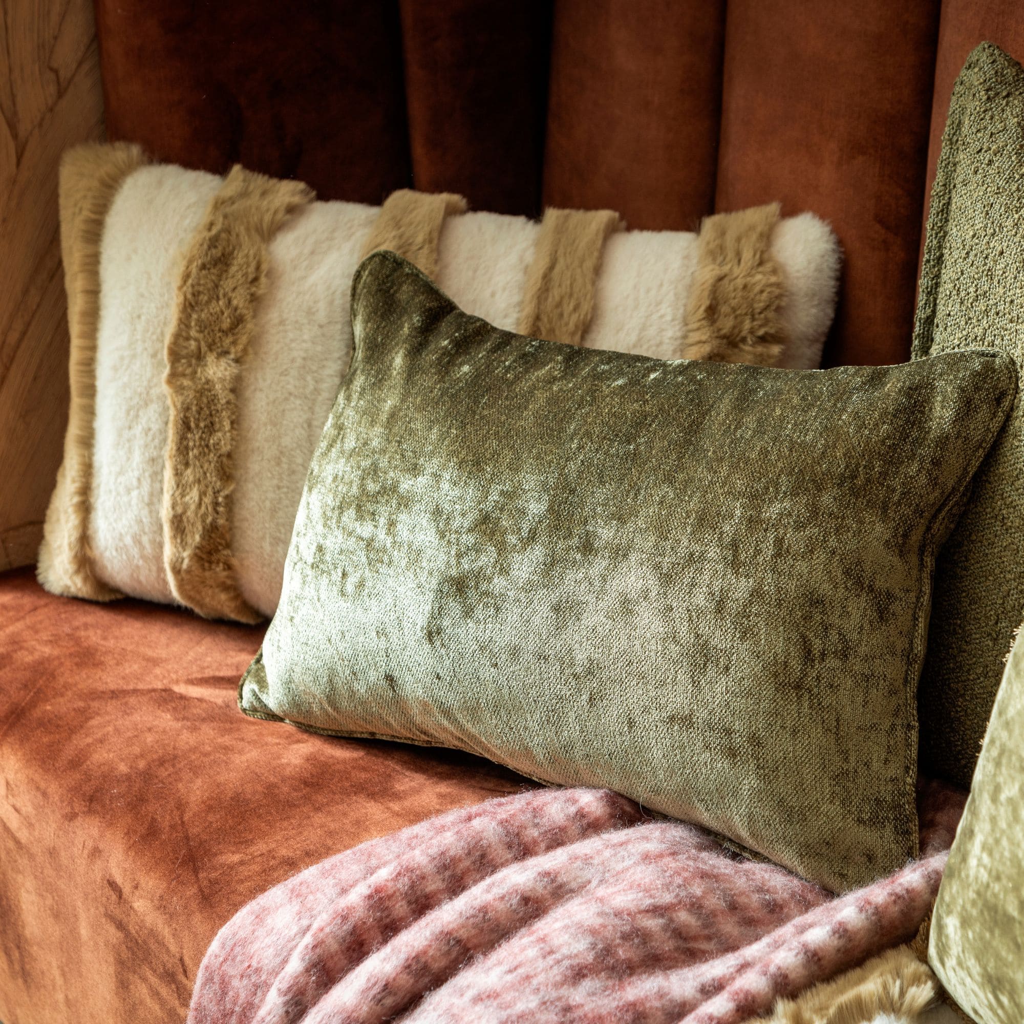 ELLIE - sierkussen 30x50 cm - imitatiebont - Irish Cream - beige