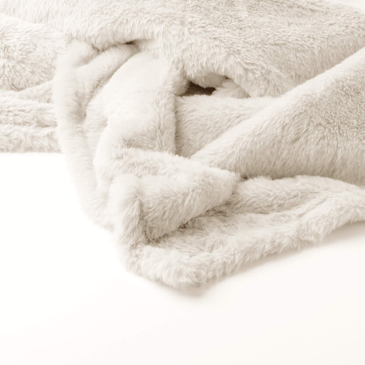 VOORDEELSET - 3-delig - Zaya & Lize - 2 sierkussens 45x45 cm - 1 plaid 140x180 cm - wit