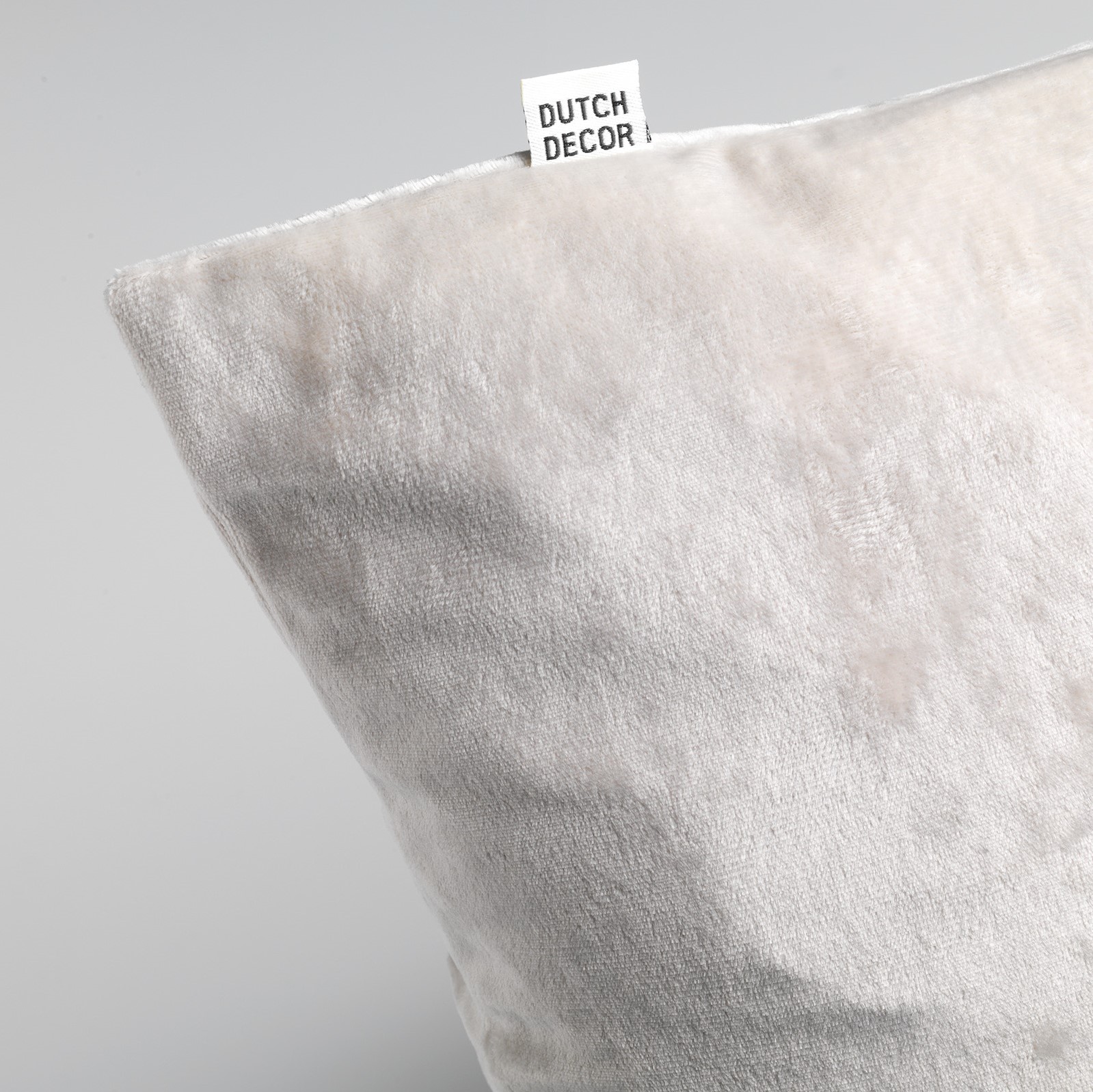 SKY - Kussenhoes velvet 45x45 cm - Pumice Stone - beige SKY - Kussenhoes velvet 45x45 cm - Pumice Stone - beige