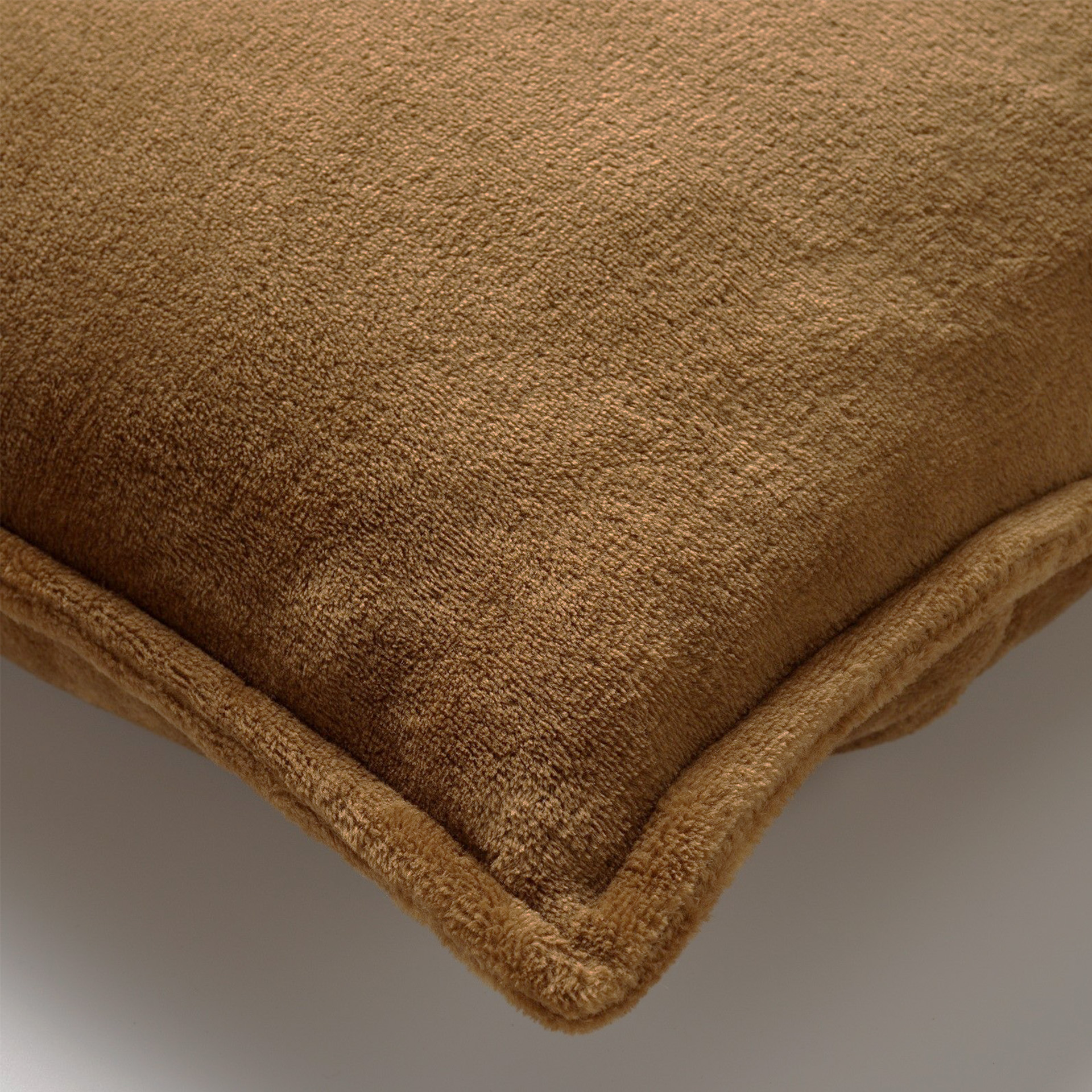 CILLY - Sierkussen van fleece Tobacco Brown 45x45 cm - bruin