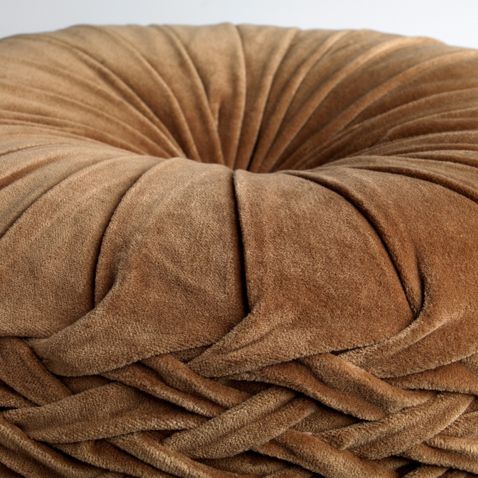 KAJA - Sierkussen rond velvet Tobacco Brown 40 cm KAJA - Sierkussen rond velvet Tobacco Brown 40 cm