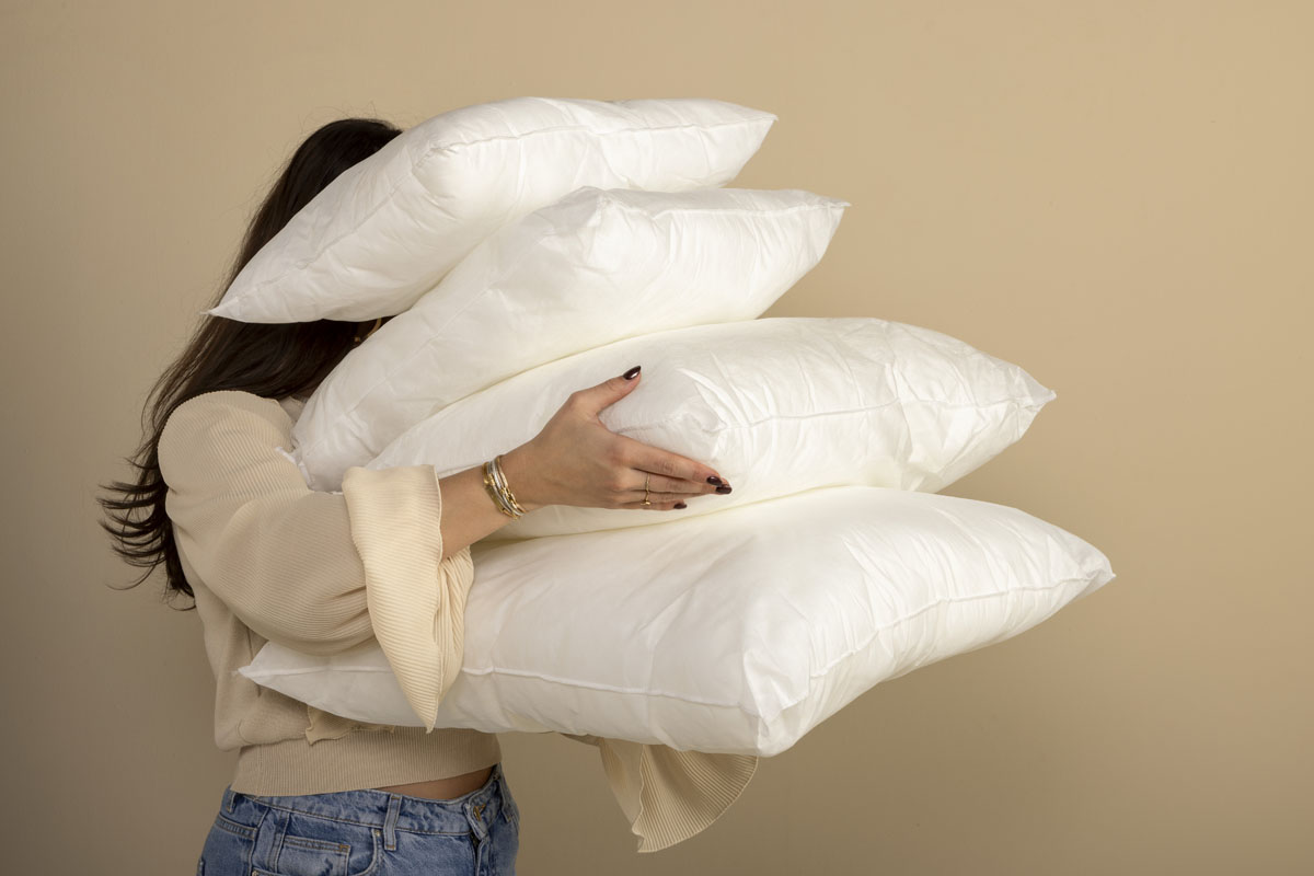 BINNENKUSSEN - Kussenvulling 40x40 cm - met polyester vulling - 250 gram BINNENKUSSEN - Kussenvulling 40x40 cm - met polyester vulling - 250 gram