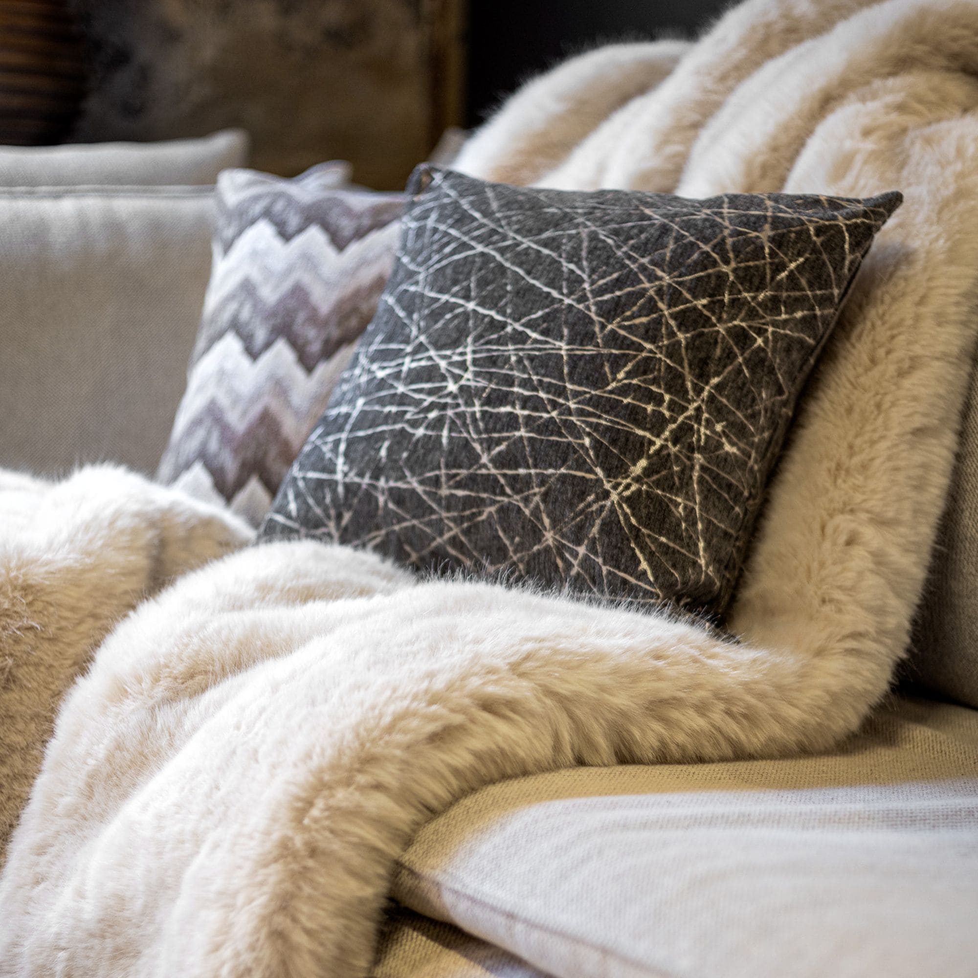 MARCELLO | sierkussen | 45x45 cm | Pumice stone | bruin | Hoii | met luxe binnenkussen 