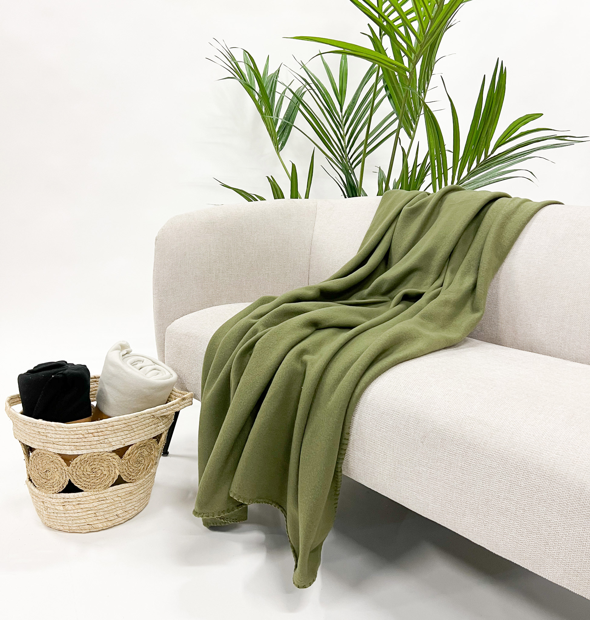 speling Ritueel blaas gat PABLO - Plaid 150x200 cm Olive Branch - olijfgroen - 100% polyester -  fleece terrasdeken | Plaid | DDL0911101869