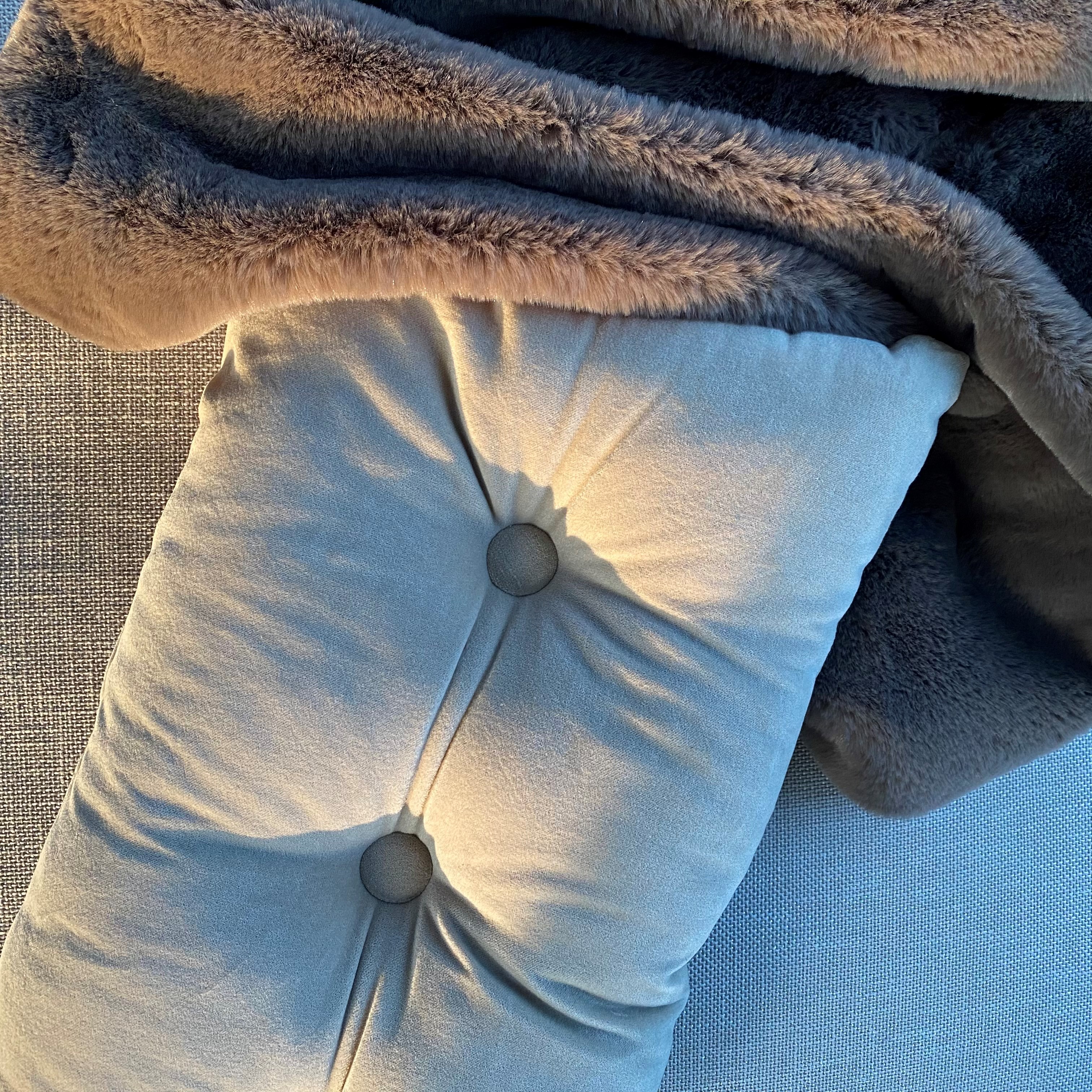 VALERIE - Sierkussen 40x60 cm - velvet - met knopen - Pumice Stone - beige VALERIE - Sierkussen 40x60 cm - velvet - met knopen - Pumice Stone - beige