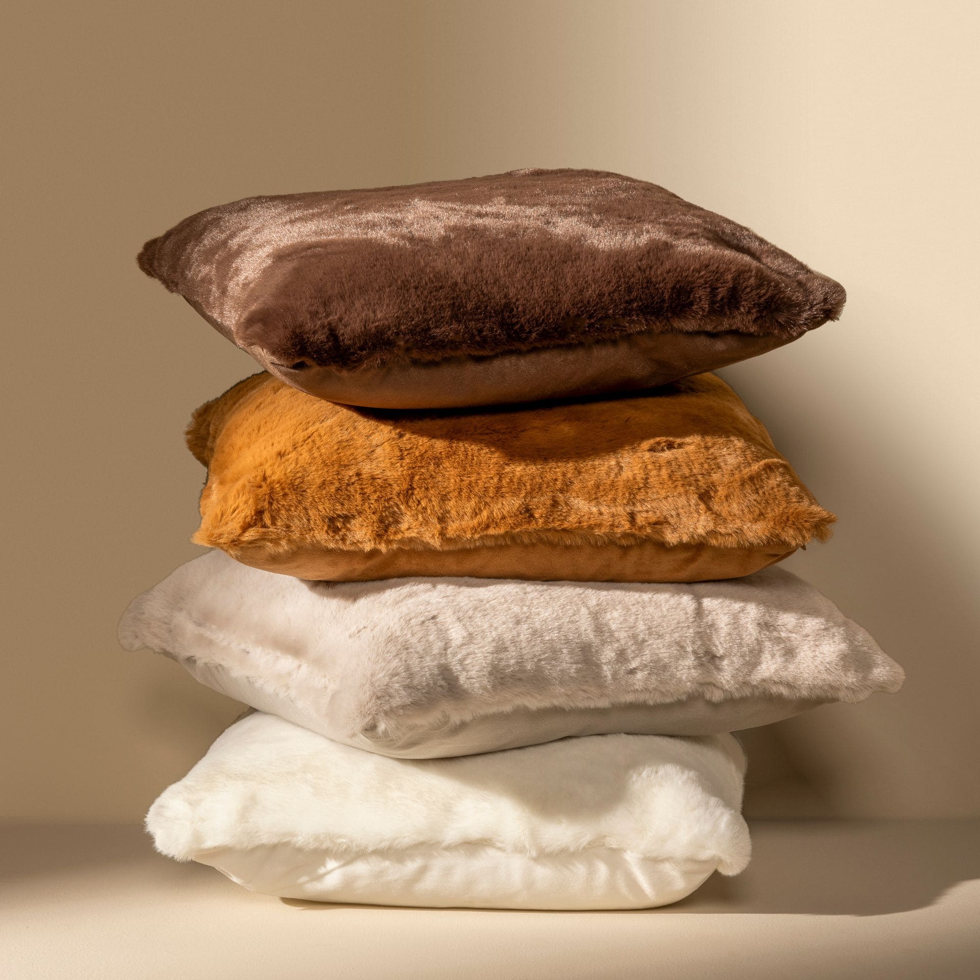 ZAYA - Sierkussen 45x45 cm - bontlook - effen kleur - Pumice Stone - beige