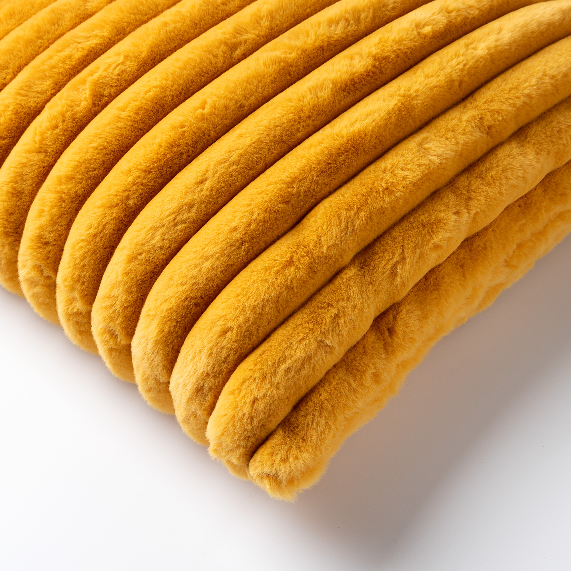 HAZEL  - Sierkussen 50x50 cm - effen kleur – strepen – heerlijk zacht - Golden Glow - geel