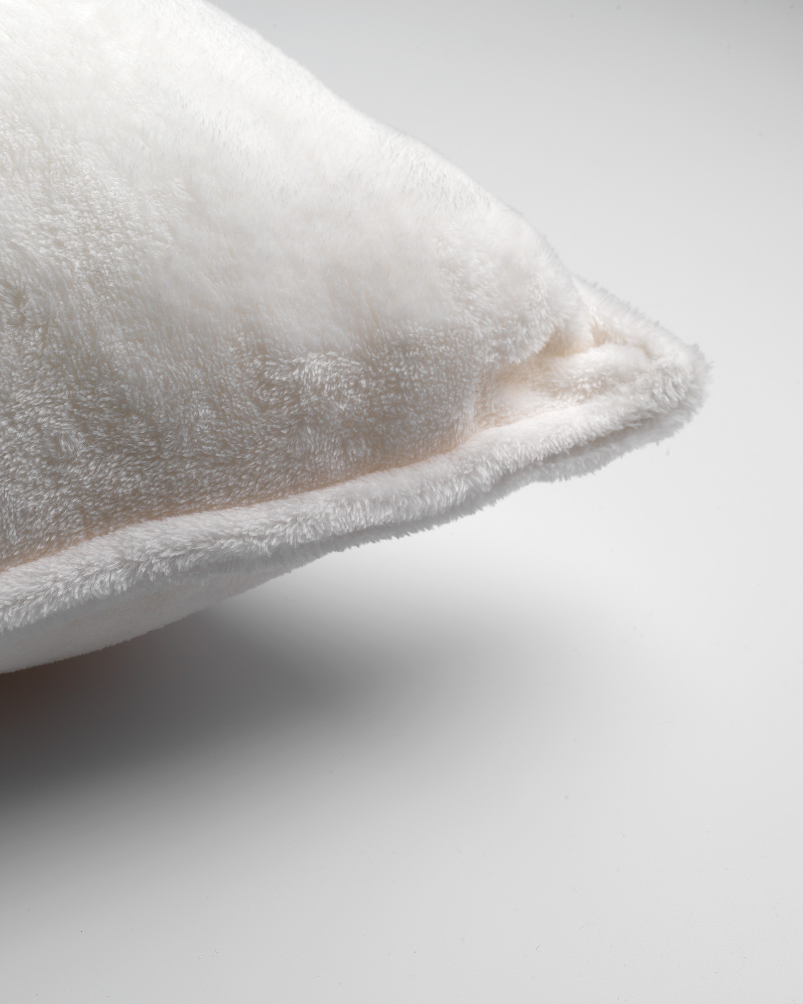 CILLY - Sierkussen van fleece Snow White 45x45 cm CILLY - Sierkussen van fleece Snow White 45x45 cm
