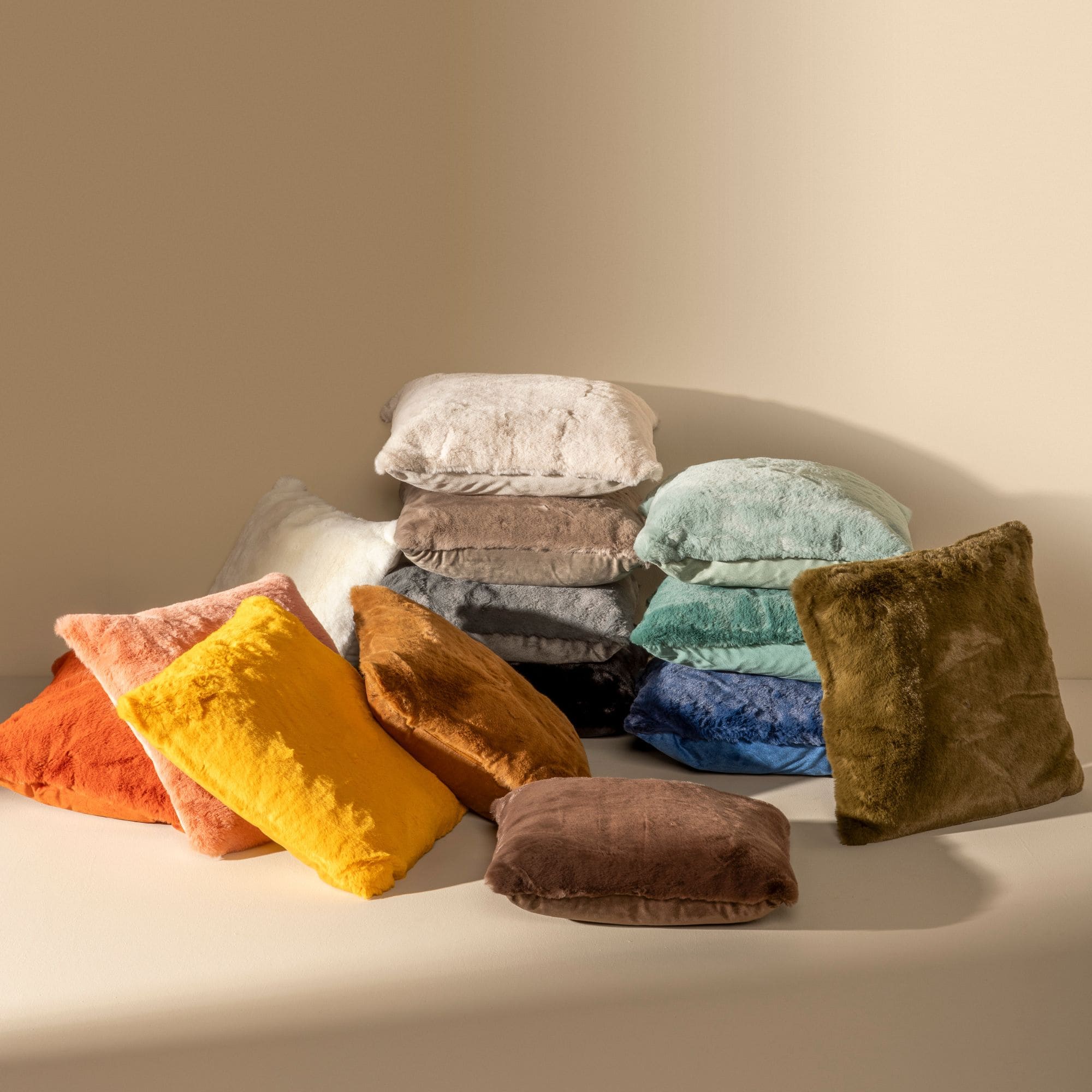 ZAYA - Kussenhoes 45x45 cm - bontlook - effen kleur - Military Olive - groen