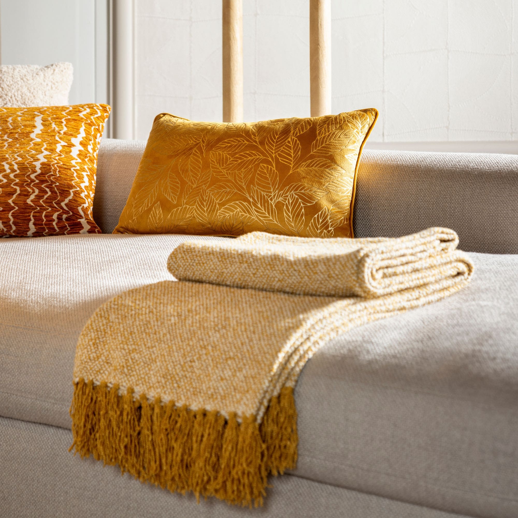 BAUKE - sierkussen 30x50 cm - bladmotief - Chai Tea - geel