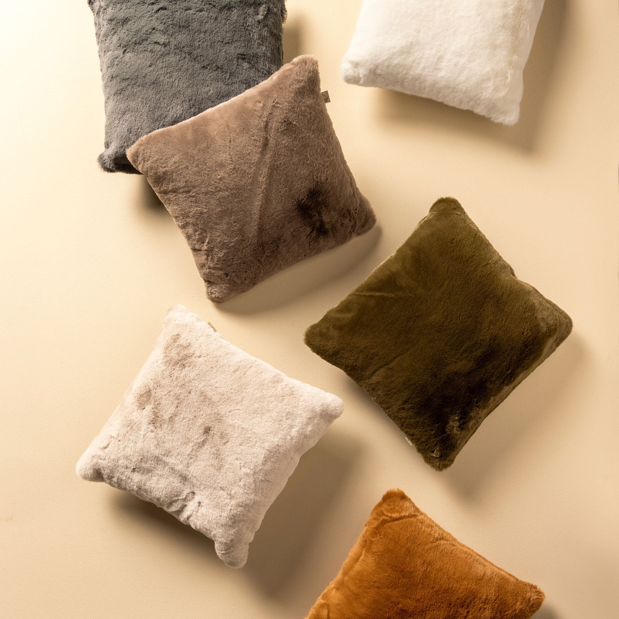 ZAYA - Kussenhoes 45x45 cm - bontlook - effen kleur - Military Olive - groen